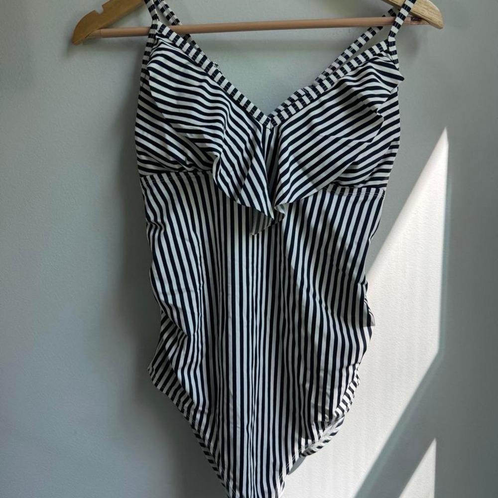 Isabel Maternity white and black vertical striped bathing suit in size M